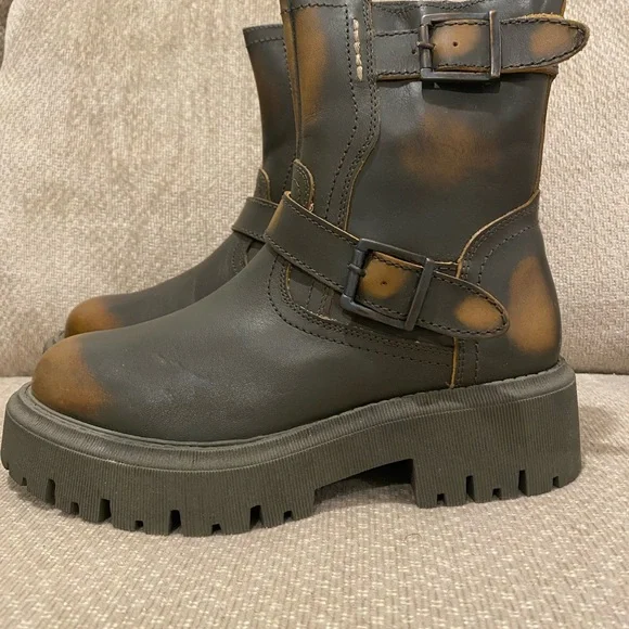 Steve Madden distressed boots - Picture 5 of 6